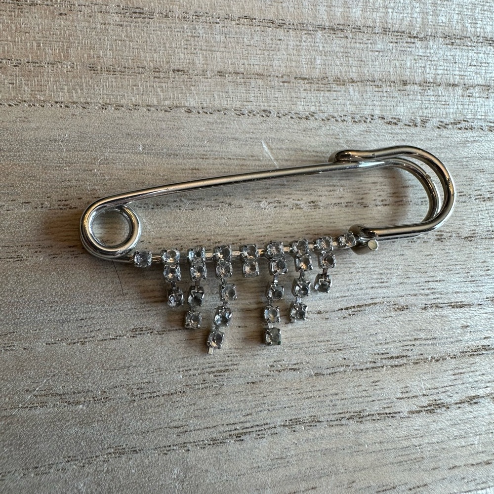 Vintage silver tone safety pin brooch
